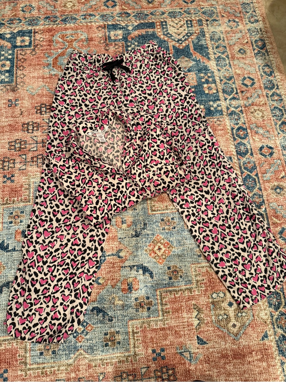 Victoria's Secret Pink & Black Heart Leopard Lounge Pants